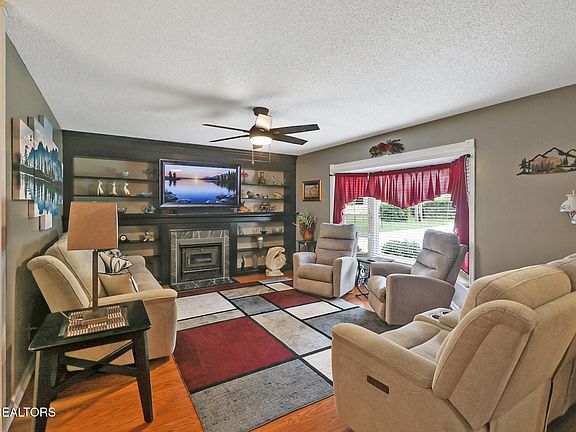 5th image of 134 Lakeside Dr