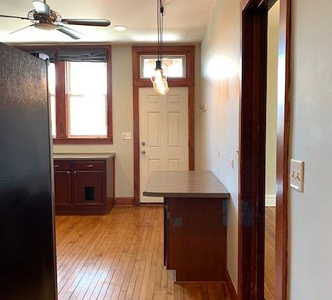 5th image of 2341 W Dickens Ave
