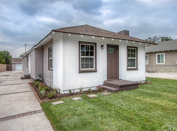 2nd image of 906 W Colorado Blvd