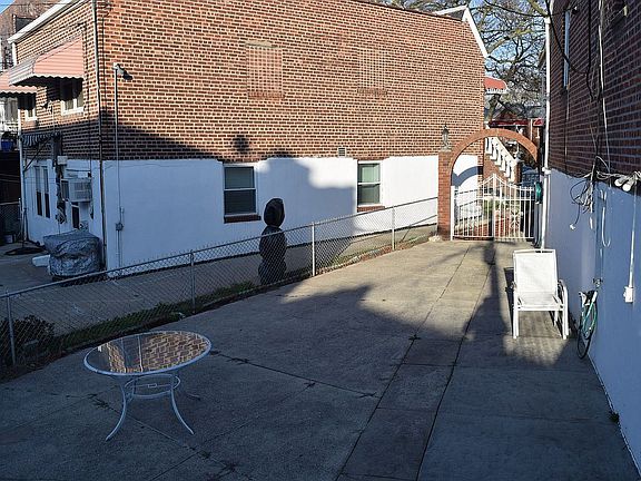 2nd image of 274 Bay 22 St