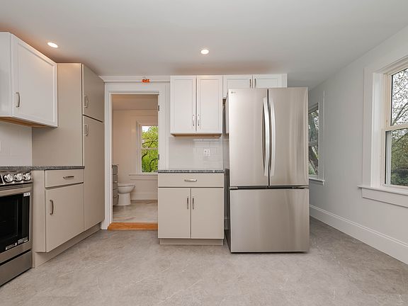 4th image of 361 Miller Ave #4