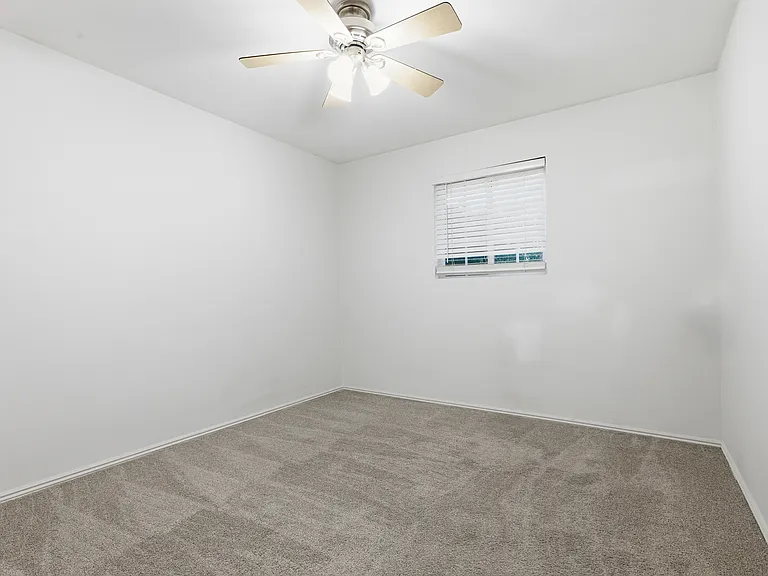 1901 N 48th Pl — Photo 17