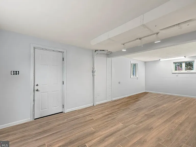 10318 Beaumont St — Photo 6
