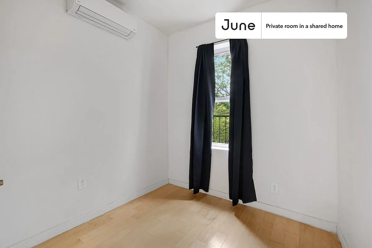 Building Photo - 252 Madison St #3D