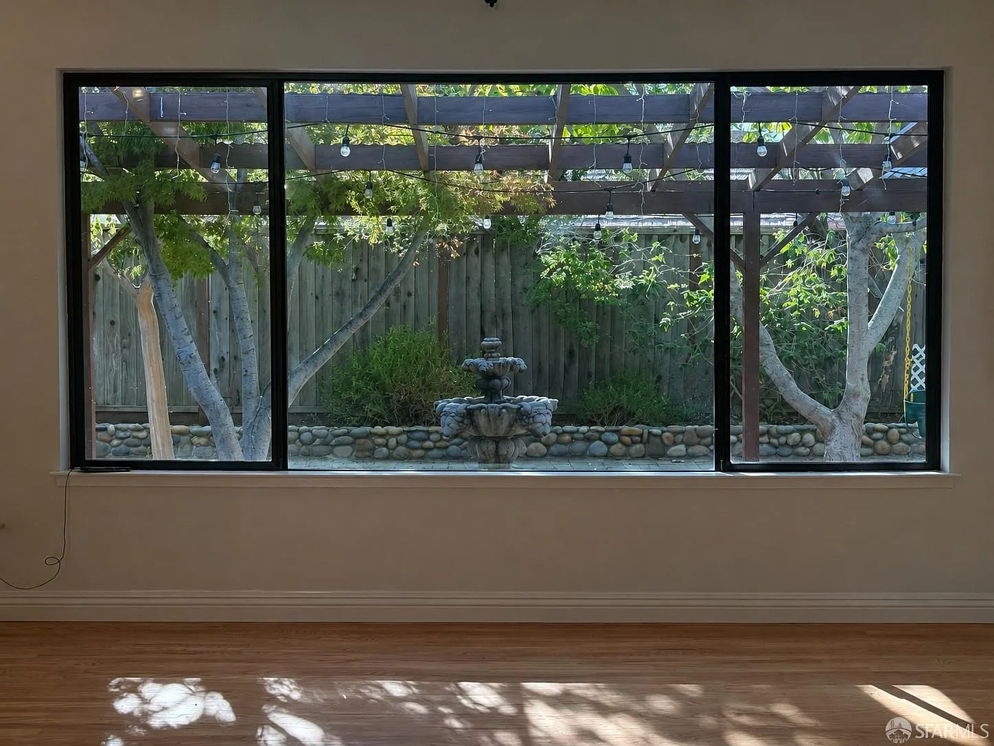 3 bed, 2.0 bath, 1300 sqft, $5,200 — Photo 3