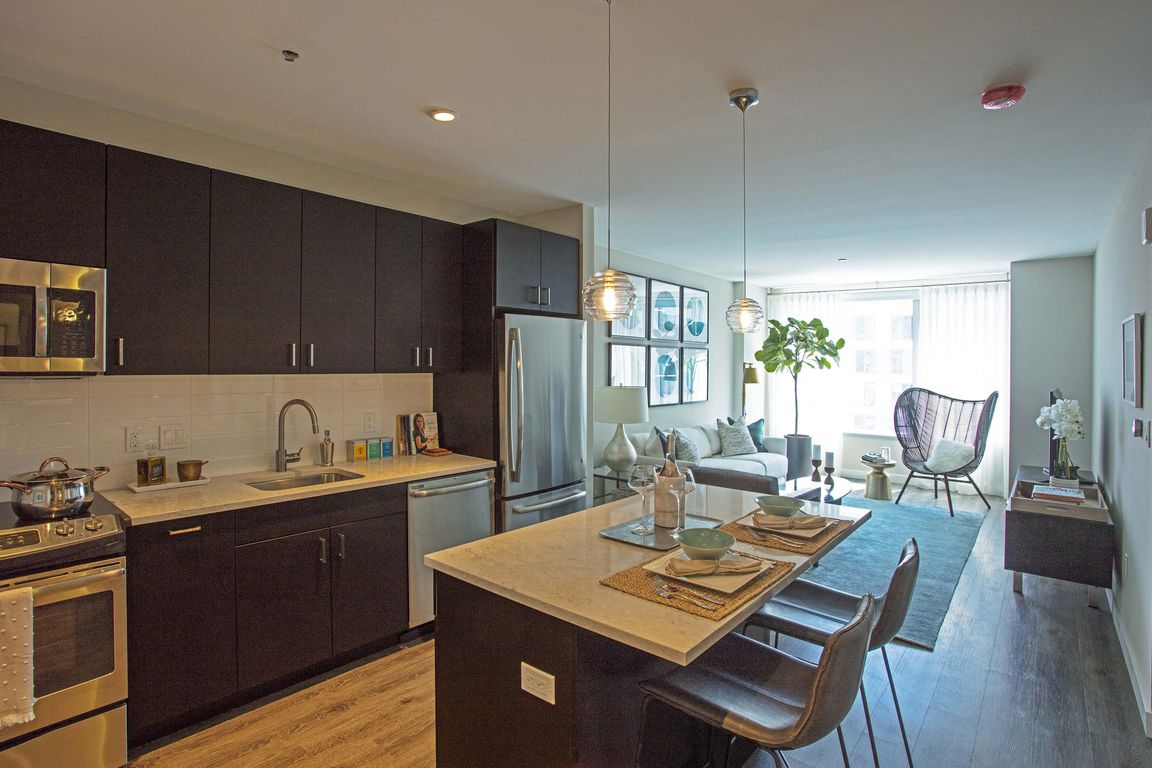 Prep Islands & GE Stainless Appliances