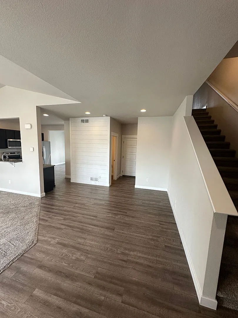 Amazing 3 bedroom townhome in Windsor! — Photo 3