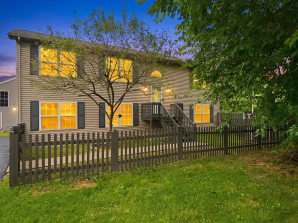 1379 Cary Rd, Algonquin, IL 60102