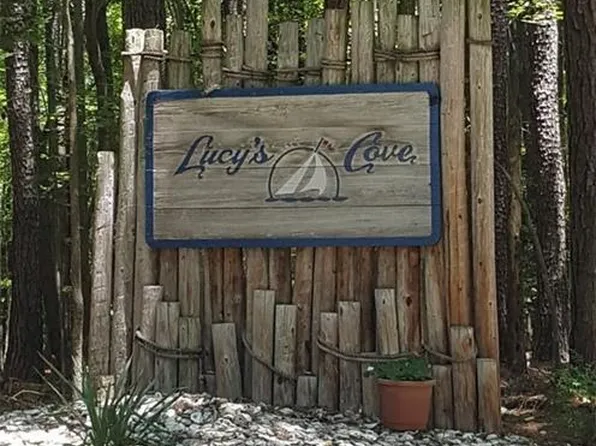 26 Waterwich Ln, Deltaville, VA 23043