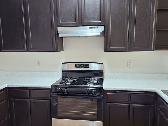 3rd image of 14429 Kittridge St APT 107