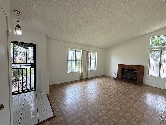 5th image of 560 S Quince Ave