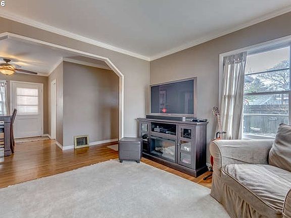 3rd image of 715 NW 41st St
