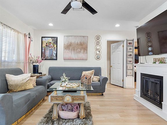 4th image of 5109 NE 5th Ave