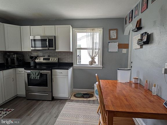 4th image of 1731 6th Ave