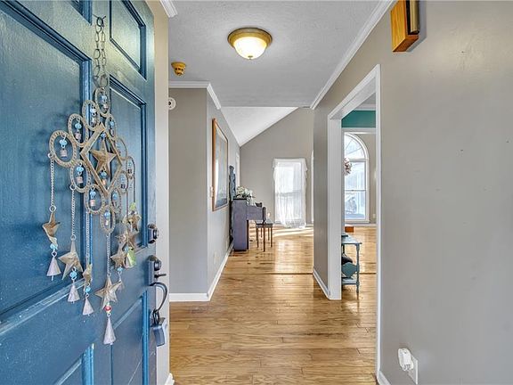 2nd image of 401 The Farm Rd