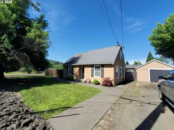 102 NE Lombardy Dr, Roseburg, OR 97470