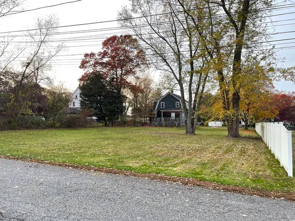 92 Belvoir Ave, Taunton, MA 02780