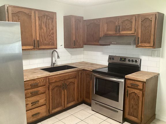 4th image of 3829 E 11th St