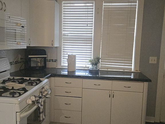 4th image of 120 Summit St #120