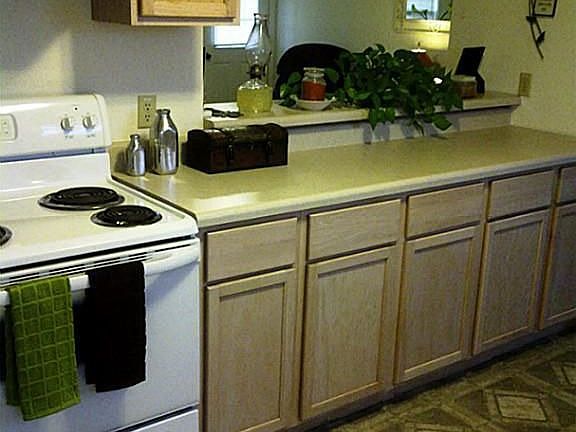  Kitchen - Lots of cabinet space.