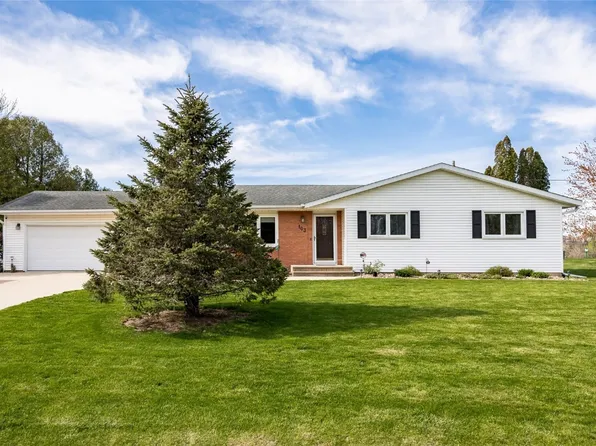 103 Crescent Dr, Monticello, IA 52310