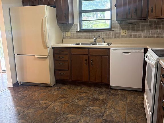 4th image of 1101 Krohn St