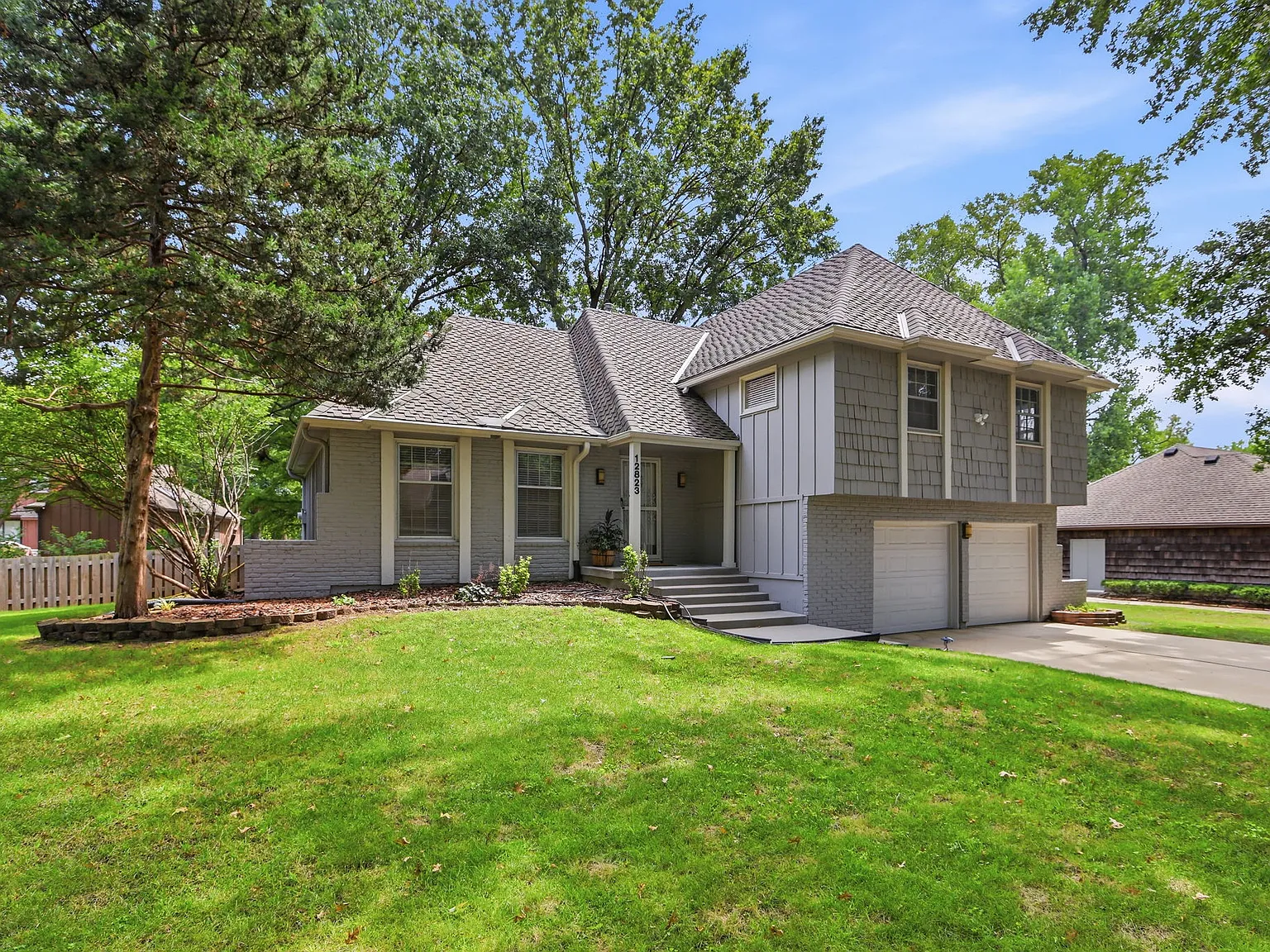 4 bed, 2.5 bath, 2400 sqft, $2,950 — Photo 1