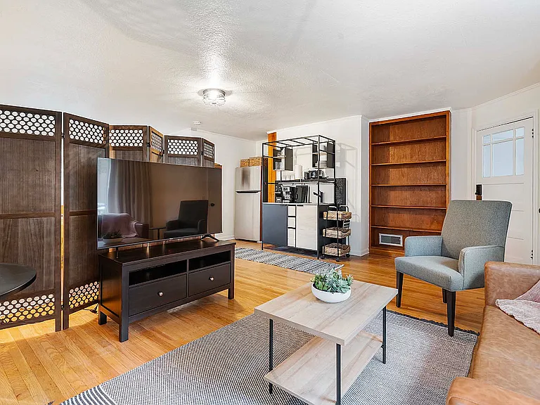 1104 SW Gaines St #B — Photo 6