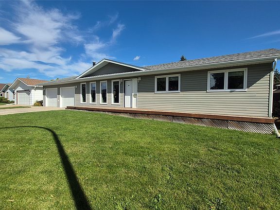 3rd image of 409 Herman Crescent