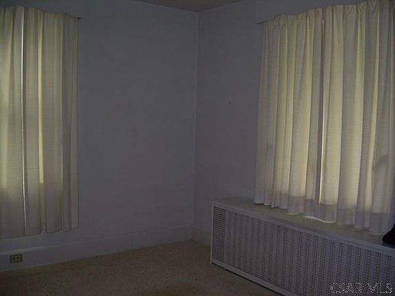 3rd image of 146 Violet St