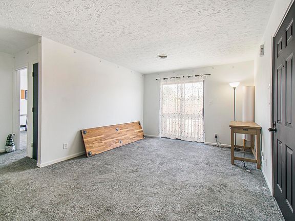 3rd image of 1006 Clarinet Blvd E