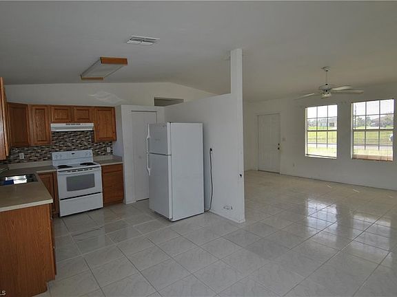 5th image of 451 NE 1st Ave