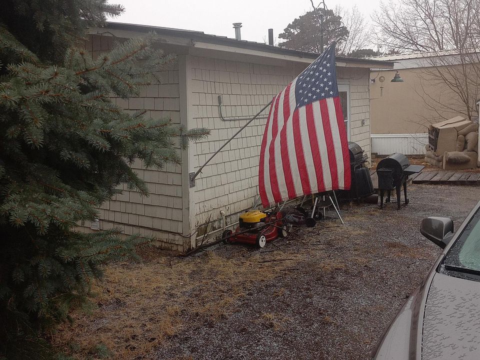 2nd image of 1106 E 11th St