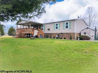 1119 Sunsee Ln, Rivesville, WV 26588