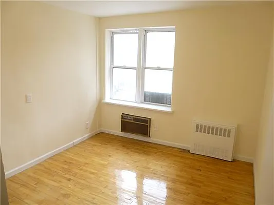 Rented by Siderow Residential Group | media 15