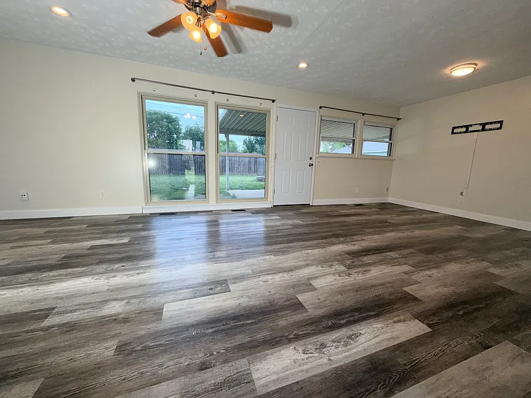 441 Townsend Pl — Photo 9