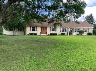 15 Meadowview Dr, Troy, NY 12180