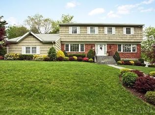 2 Old Farm Cir, White Plains, NY 10605