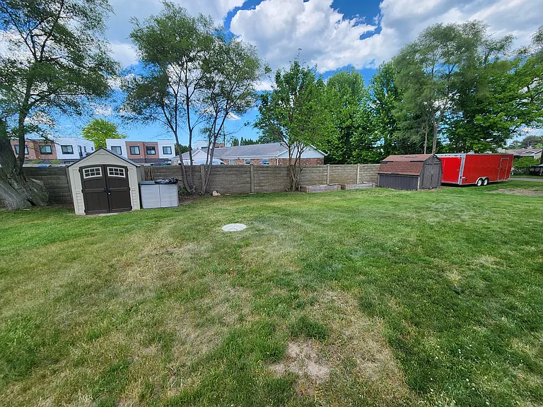 8139 Grand River Rd #2 — Photo 40