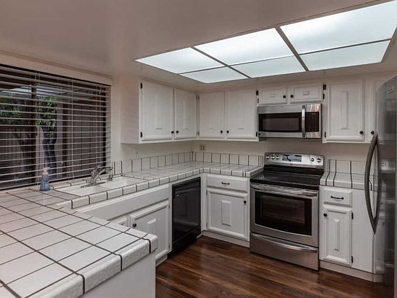5th image of 6075 Calle De Amor