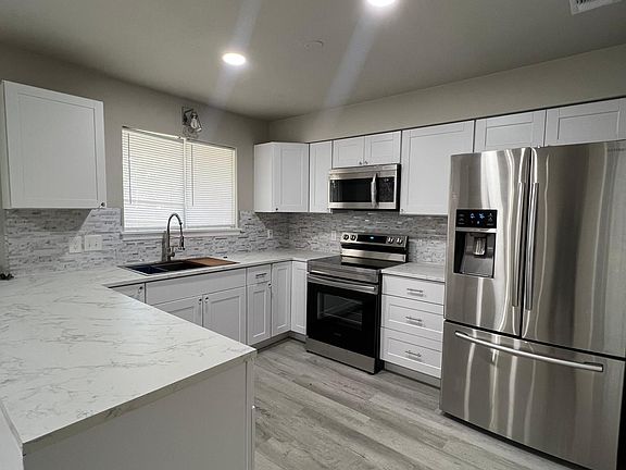 3rd image of 1905 Sierra Dr
