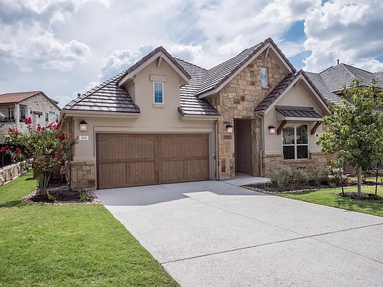 204 Maxwell Way — Photo 2