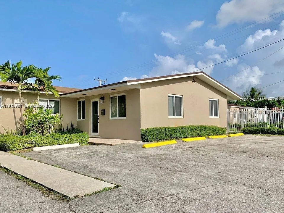 10300 NW 35th Ct