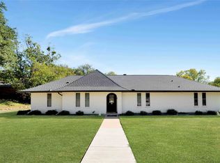 3513 Racquet Club Dr, Grand Prairie, TX 75052