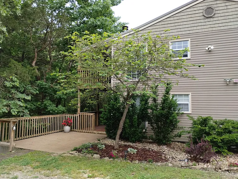 15 Woodsdale Dr #3 — Photo 19