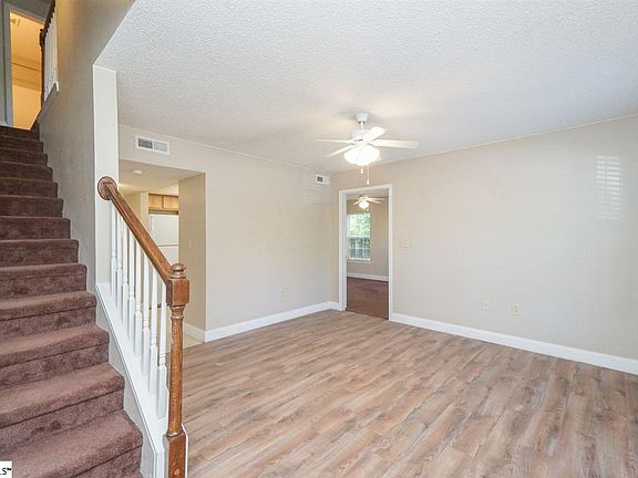 4th image of 647 Bear Dr