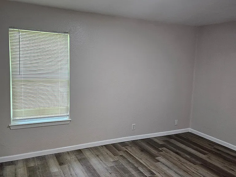 10888 E 33rd St — Photo 11