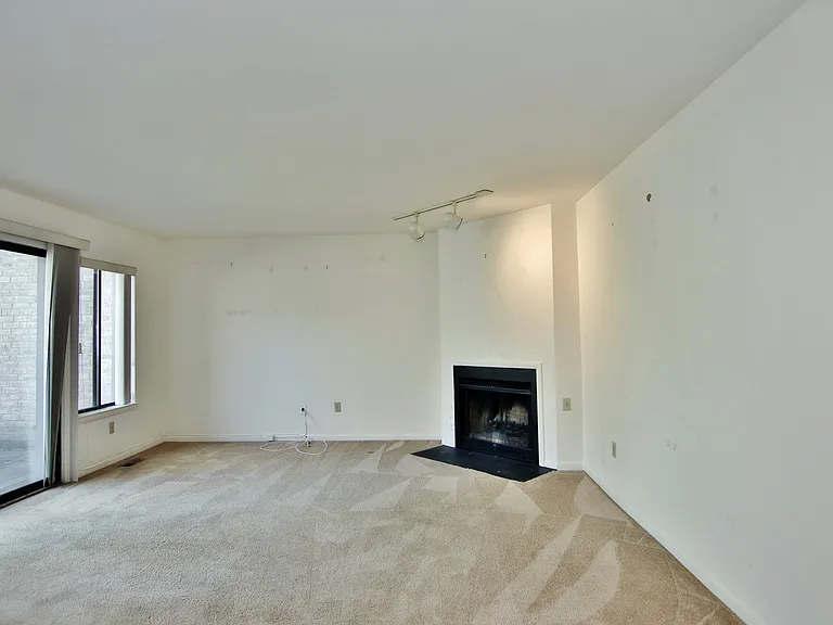 2289 Bedford St #F6 — Photo 5