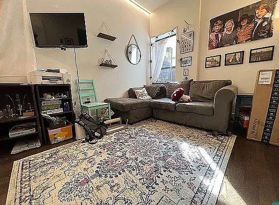 4th image of 415 Suydam St #3F