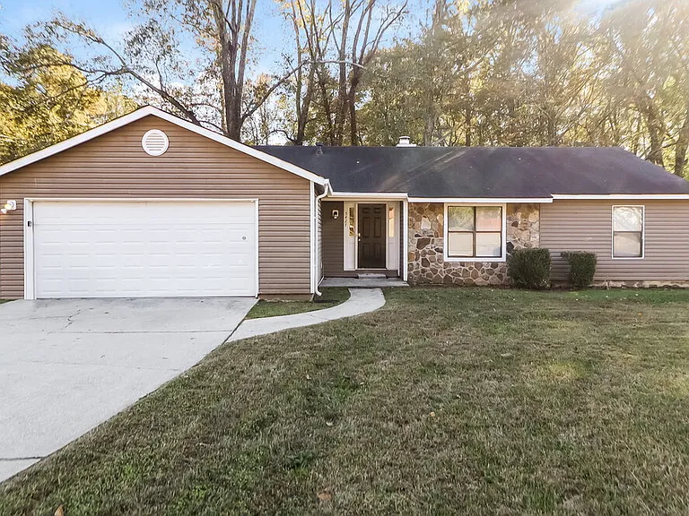 5427 Covent Way — Photo 1